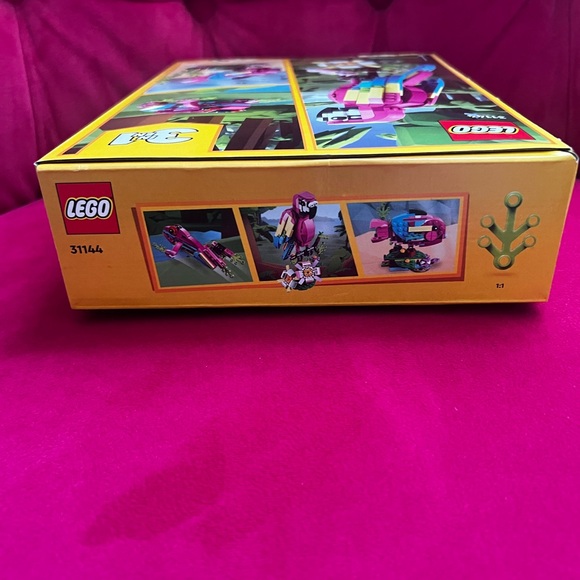 LEGO Creator 3-in-1 Vibrant Pink Parrot Set - Picture 4 of 4
